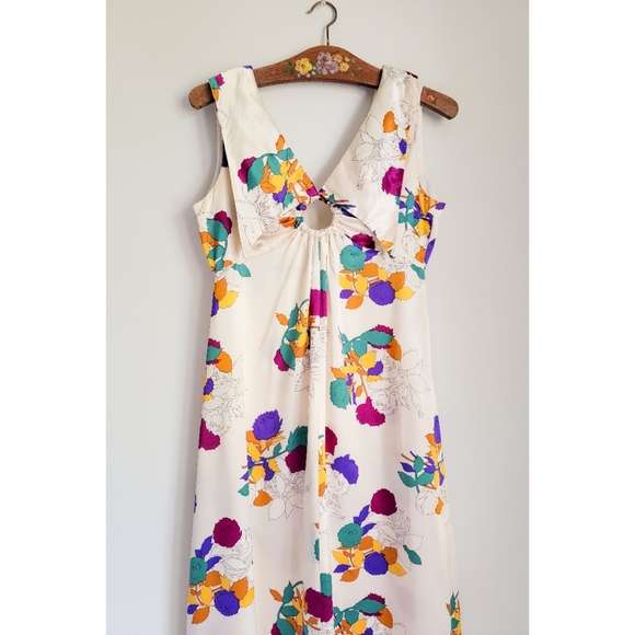 70s Satin Floral Winged Collar Keyhole Bust 1970s Handmade Vintage Maxi Dress - Picture 6 of 15